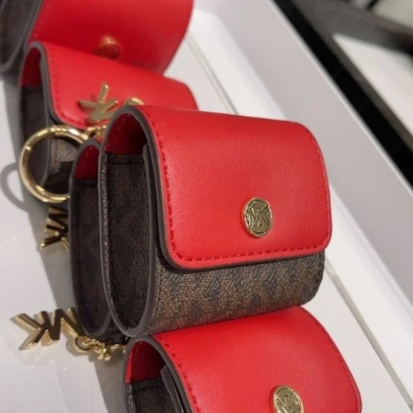 Michael Kors Jet Set Travel AirPod Case - Picture 3 of 4